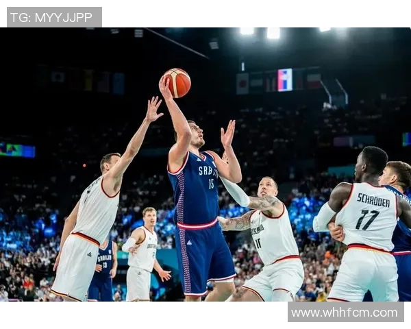 足球明星亲临篮球赛场为比赛增添精彩瞬间 足球明星亲临篮球赛场为比赛增添精彩瞬间