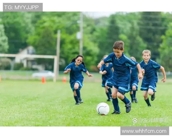 足球明星在绿茵场上带球瞬间展现的魅力与风采照片集 足球明星在绿茵场上带球瞬间展现的魅力与风采照片集